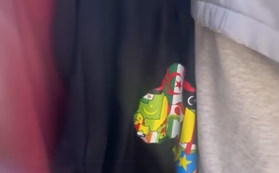 توقيف سينغاليين بساحة الفنا يبيعان قمصانا تحمل علم و خريطة الجمهورية الصحراوية